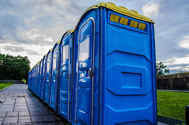 Best Portable restroom trailer rental  in Buffalo, MO